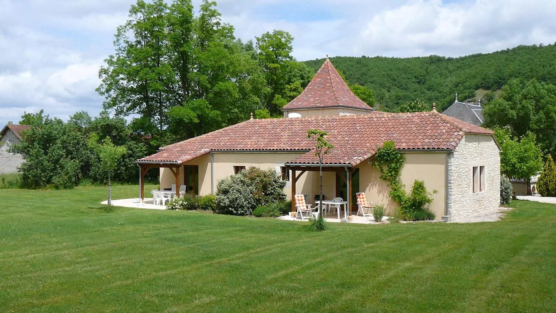 Holiday home Domaine La Cabane Luxe Vakantiehuizen Met Zwembad Degagnac
