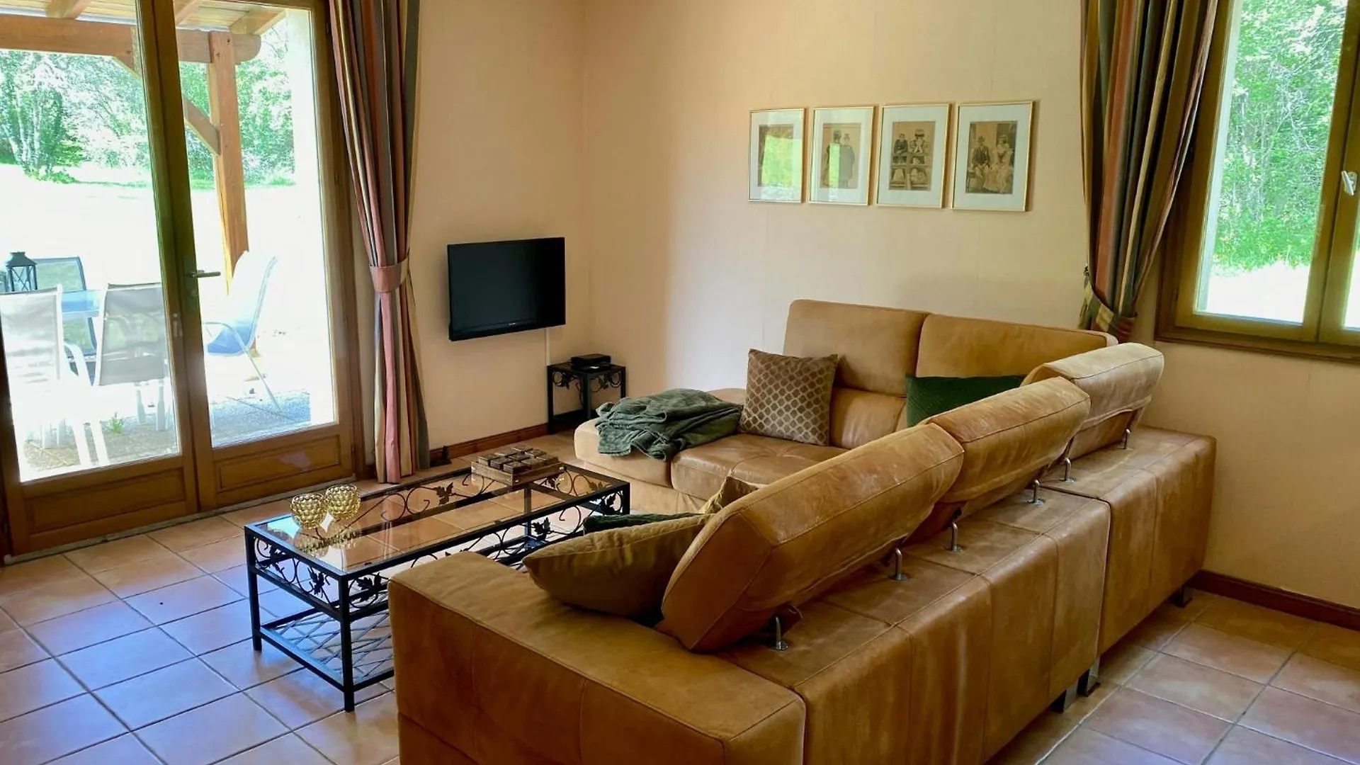 Domaine La Cabane Luxe Vakantiehuizen Met Zwembad Degagnac Holiday home