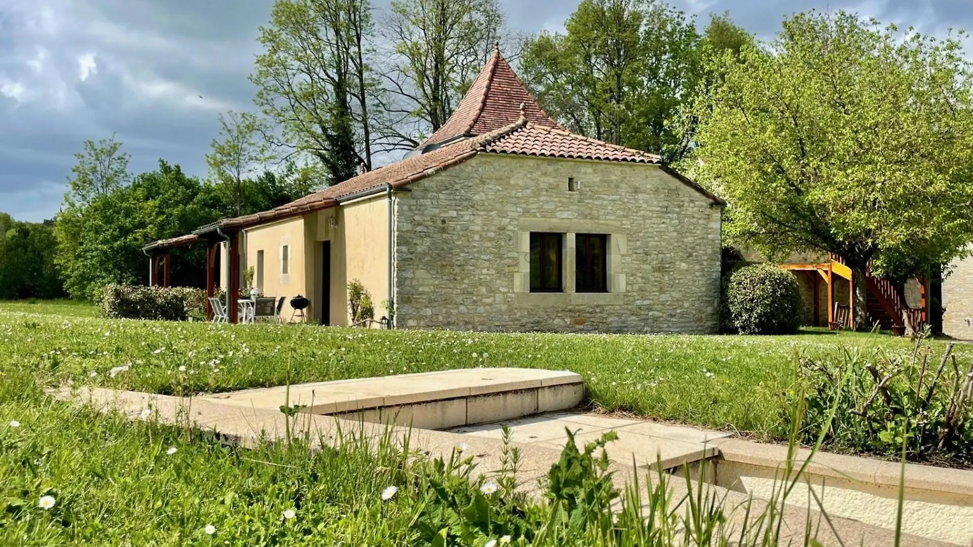 Domaine La Cabane Luxe Vakantiehuizen Met Zwembad Degagnac Holiday home