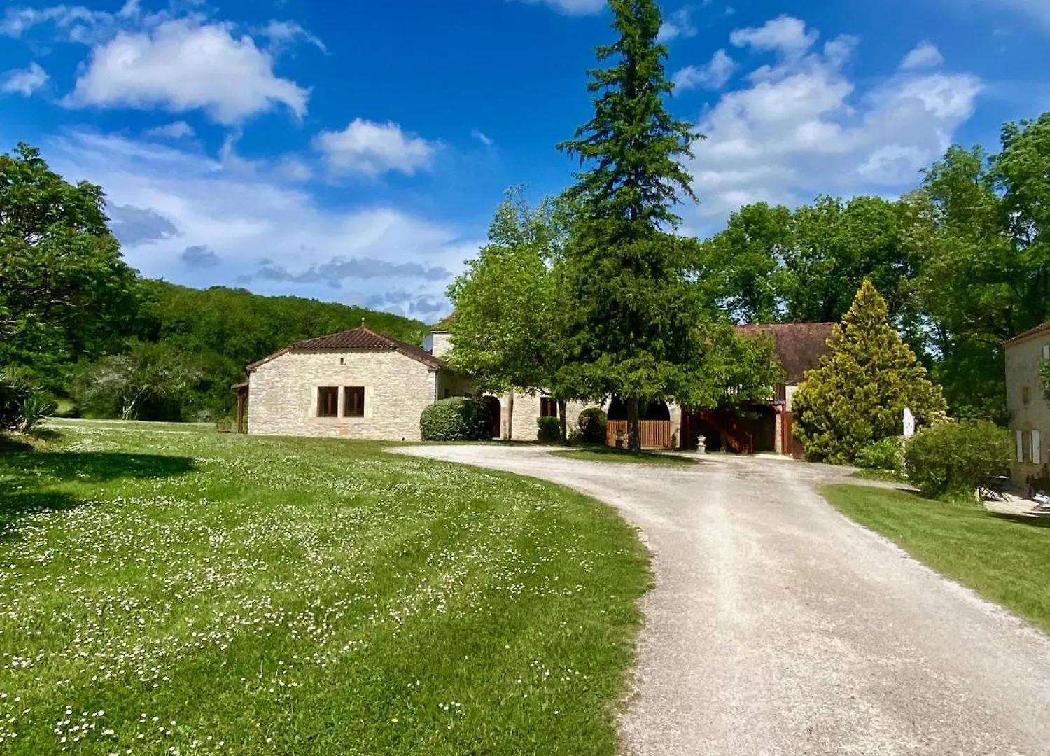 Feriehus Domaine La Cabane Luxe Vakantiehuizen Met Zwembad Dégagnac